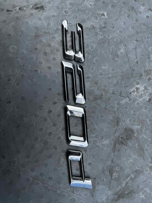 Эмблема значок logo 320d bmw 3 e46 оригинальный номер фото №1