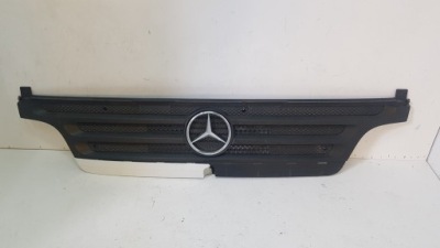 Решітка радіатора капот решітка радіатора mercedes atego a9738880023 фото №1