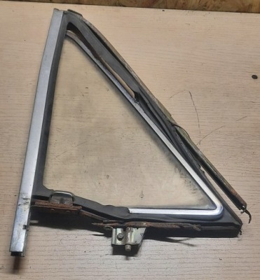 Fiat 125p 1300 стекло треугольное фото №1