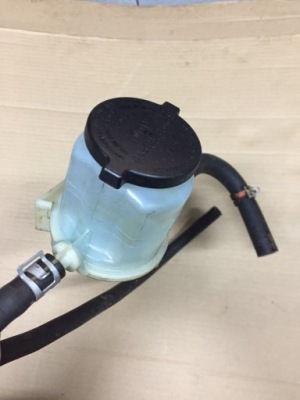 Land cruiser 150 бачок підсилювача 2.8d фото №1