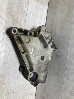 Seat ateca 2018 кронштейн кронштейн двигателя фото №1