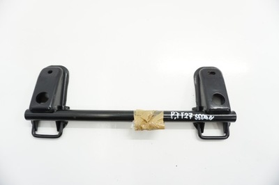 Toyota avensis t27 кронштейн isofix правий задня фото №1