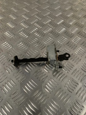 Обмежувач двері правий перед hyundai i30 iii 16- фото №1