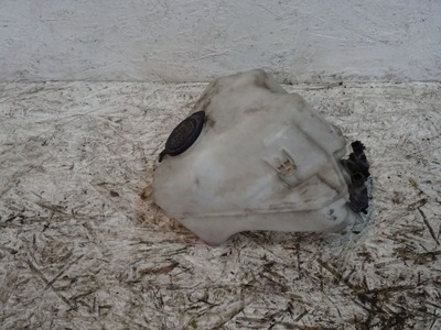 Toyota prius бак жидкость омывателя фото №1