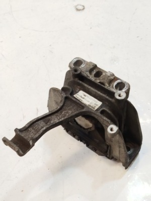 Кронштейн двигателя vw passat b8 2.0 tdi 5q0199262bh фото №1