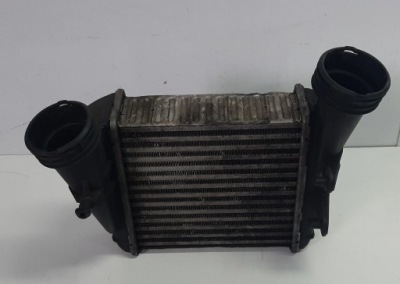 Інтеркулер радіатор повітря vw passat b5 2,5 фото №1