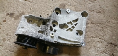 Opel insignia a 2.0 cdti кронштейн генератора 55582510 фото №1