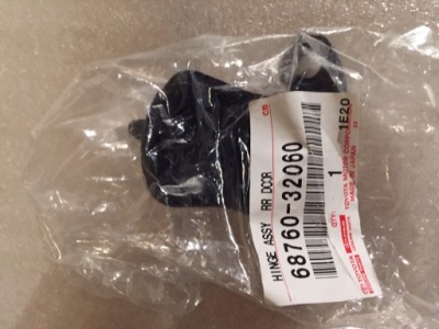 Петля двері toyota rav4 68780-32060 фото №1