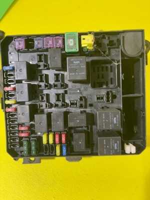 Peugeot 4007 коробка запобіжників фото №1