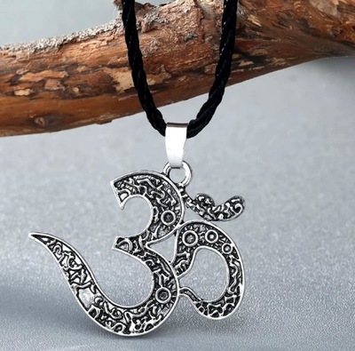 Naszyjnik Amulet Tybetański Mantra OM Talizman Amulet Rzemyk