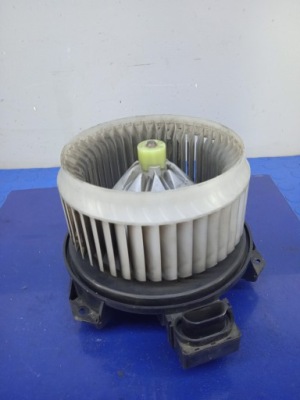 Toyota yaris ii повітродувка повітря 272700-0540 фото №1