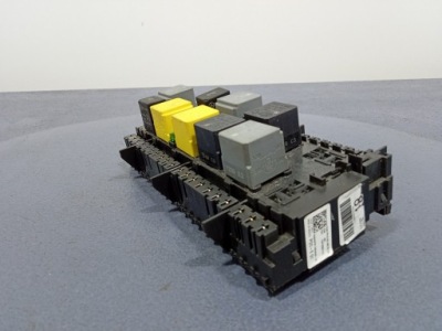 Mercedes gls x166 коробка запобіжників a1669068201 фото №1