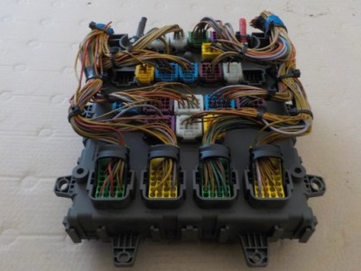 Skrtzynka запобіжників 518849500 renault magnum midlum фото №1