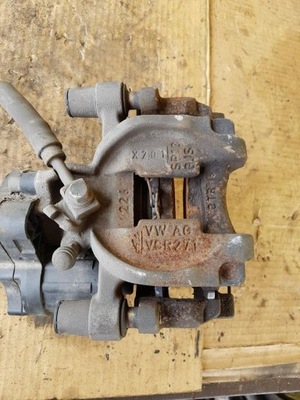 Суппорт тормозной правый задняя leon iii 5q0615406db фото №1