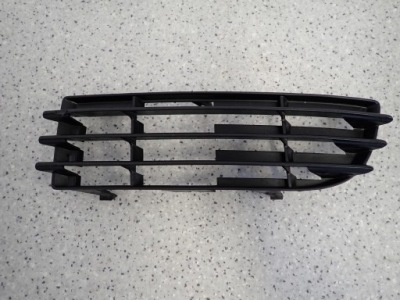 Mitsubishi colt 5d 04-08 решётка противотуманной фары передняя левая фото №1