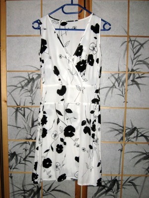 letnia sukienka czarno biała w kwiaty S 36
