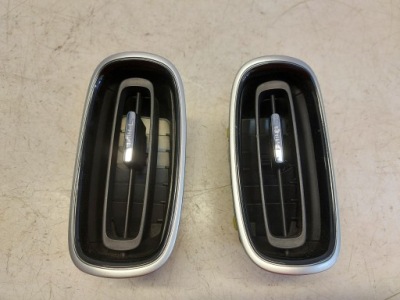 Toyota prius iv решітка обдув ліва права фото №1