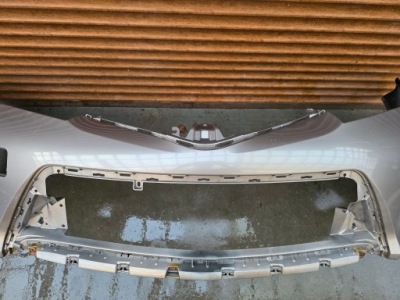 Toyota auris 2 бампер перед передній оригінал фото №1