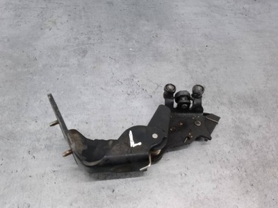 Петля дверь левых перед нижний peugeot 1007 фото №1