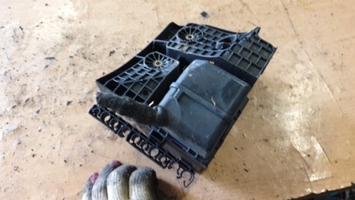 Vw golf v корпус коробка предохранителей фото №1