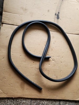 Прокладка кузовная резиновый элемент дверь lew задняя bmw 3 e90 фото №1