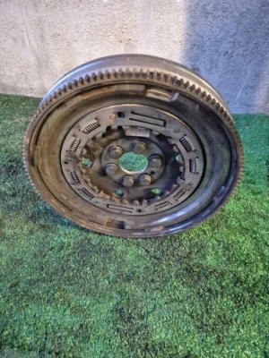 Колесо двомасовий vw golf viii 1.5 tsi 04e105266k фото №1