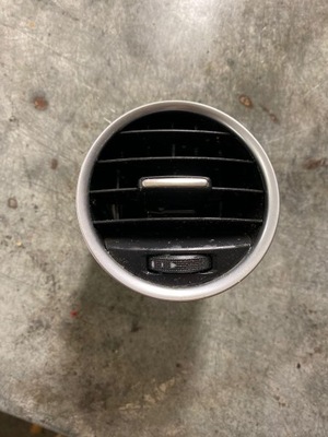 Решётка обдув audi a4 b6 b7 cabrio 8h0820951d фото №1