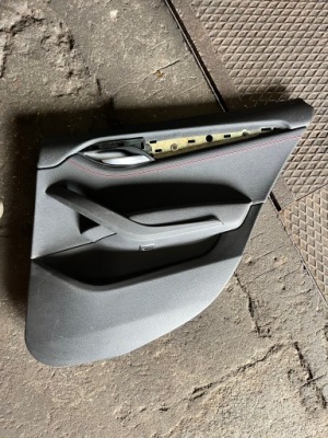 82 bmw x1 e84 оббивка обшивка двері задній правий фото №1
