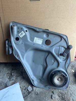 Підйомник задній задній лівий mercedes w245 механічний a1697300579 фото №1