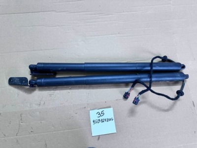 Porsche macan амортизаторы крышки 95b827851g оригинал фото №1