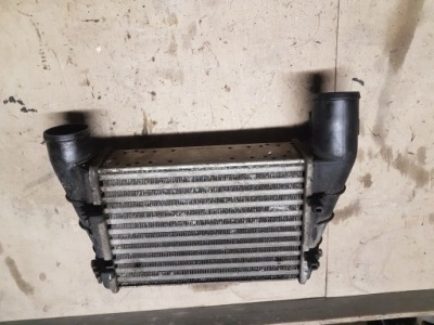Інтеркулер радіатор audi a6 c5 vw passat b5 лівий фото №1