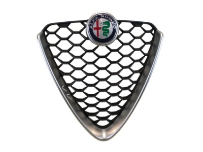 Alfa romeo giulia решітка радіатора 156119585 фото №1