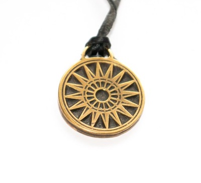 Swaróg - słowiański amulet z rzemykiem