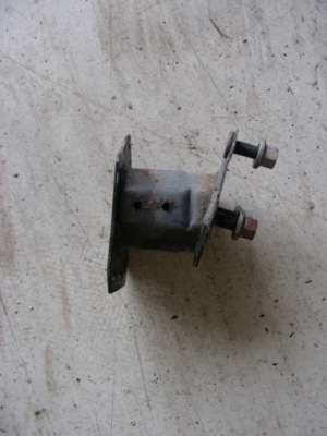 Зона бампера кронштейн land cruiserv8 200 права фото №1