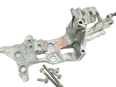 Vw caddy 3 2.0 tdi кронштейн генератора 04l903143d cuu фото №1