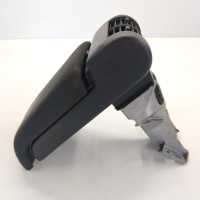 Підлокітник opel vectra c 13173082 1.9l дизель 88kw 2005 фото №1