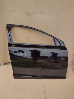 Volvo v40 12r . дверь правое перед. d276 фото №1