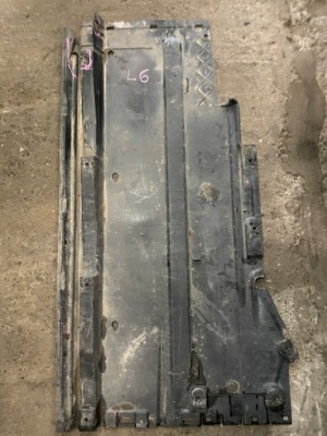 Audi a4 b8 a5 накладка плита пол подвеска левая фото №1