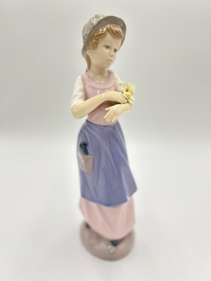 figurka porcelanowa NADAL- dziewczynka z kwiatami