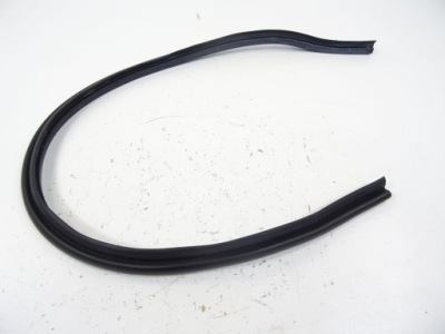 Skoda rapid рестайлінг  прокладка капот кришки двигуна 6v0823723a 2012-2019 фото №1