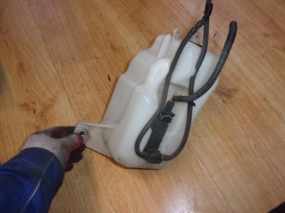 Alfa romeo giulietta бачок омивача фото №1