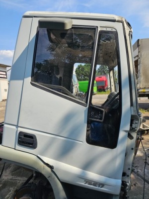 Двері праве білий повний iveco eurocargo 02-08 rok фото №1