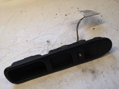 Панель стекло правый перед peugeot 307 фото №1