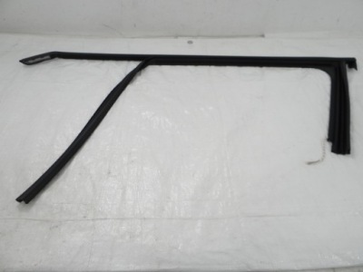 Peugeot 2008 прокладка дверь левых передних водителя направляющая стекло фото №1