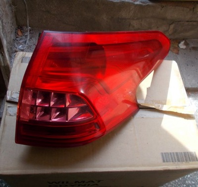 Citroen c5 x7 kombi права задня лампа оригінал фото №1