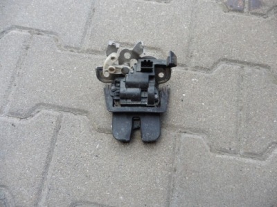 Audi q5 замок кришки задня фото №1