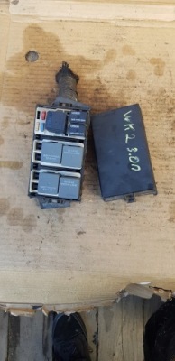 Коробка запобіжників jeep grand cherokee wk2 12r фото №1