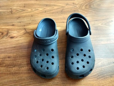 agranatowe klapki chodaki ogród basen CROCS r39/40