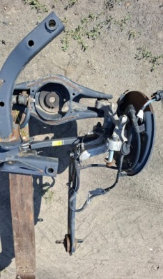 Hyundai kona i 17-23 поворотный кулак левая задняя электрик фото №1