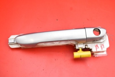 Ручка правая перед передняя серебристая kia cerato sedan 04-06 фото №1